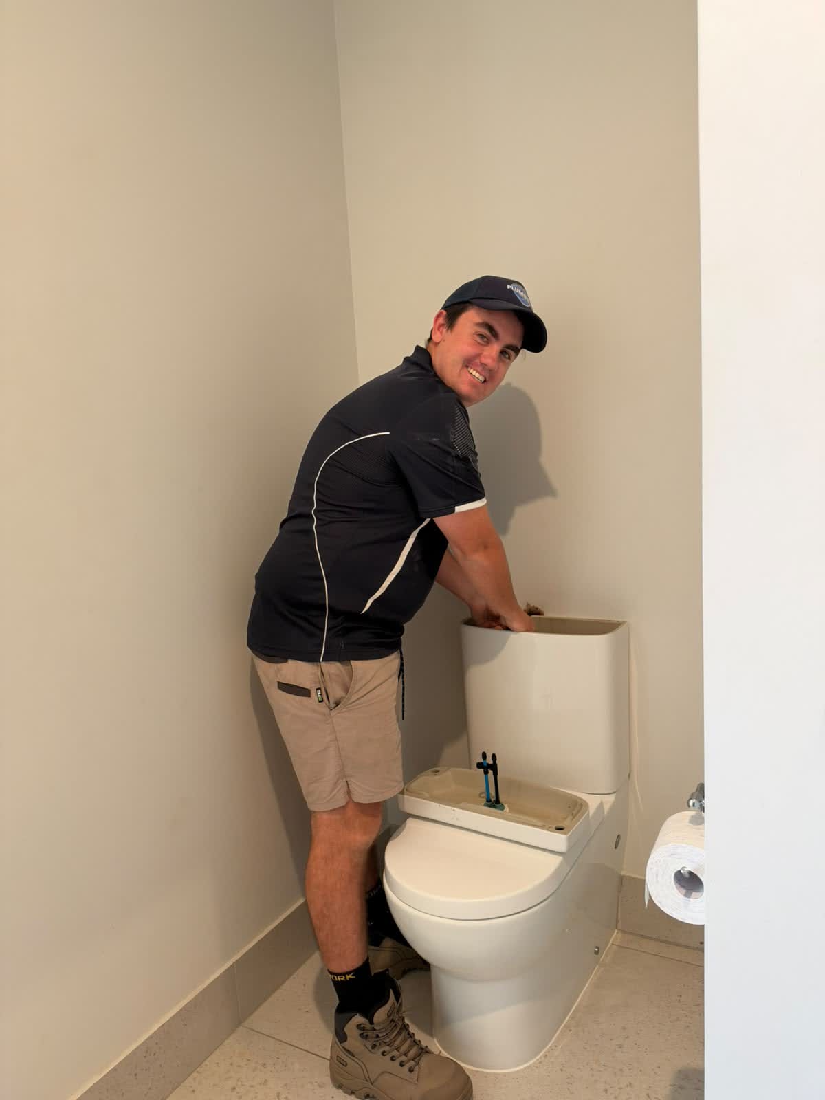 Gold Coast Plumbing plumber fixing a toilet cistern